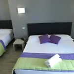 Desiree מלון 2*