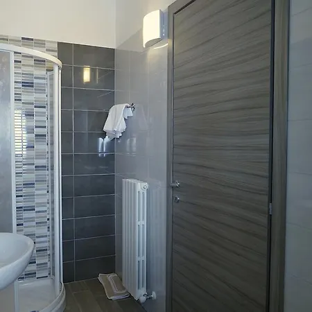 Desiree Hotel 2*